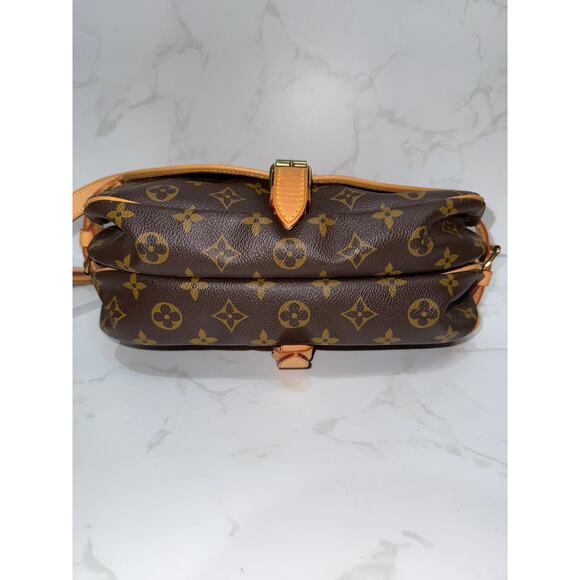 Louis Vuitton Saumur 30 Monogram Canvas Messenger - Picture 9 of 9